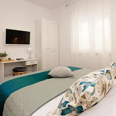 Santa Cruz Apartments Supetar Exterior photo